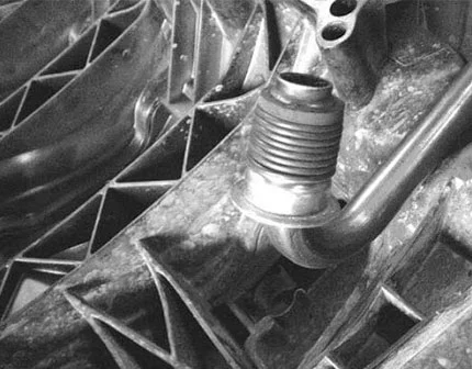 Трубка впускного коллектора с надетыми маслостойкими кольцами для уплотнения Трубка коллектора с маслостойкими кольцами для уплотнения