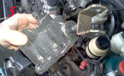 Снятие крышки механизма Снятая крышка механизма