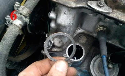 Процесс снятия замка распределителя Снятие замка распределителя зажигания ВАЗ Классика