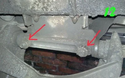 Гайки крепления нижнего рычага к балке