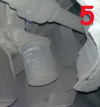 Масляный фильтр установлен на моторе Лансер 9