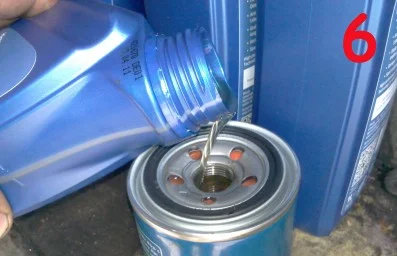 Наполнение маслом нового фильтра