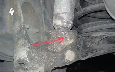 Болт крепежа заднего амортизатора