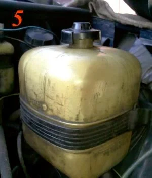 Бачок с охлаждающей жидкостью