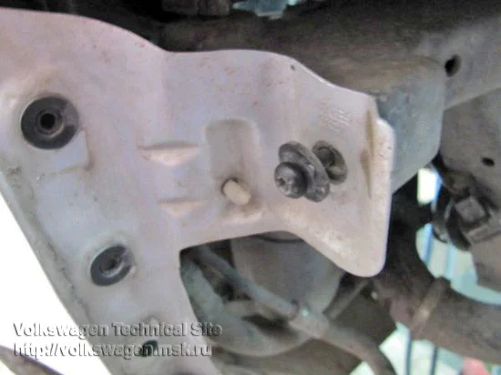 Replacing the Timing Belt and Injection Pump Belt on Audi A6 2.5 TDI V6