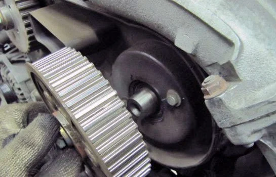 Replacing the Timing Belt and Injection Pump Belt on Audi A6 2.5 TDI V6