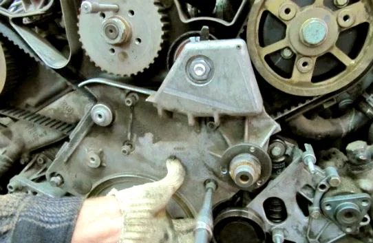 Replacing the Timing Belt and Injection Pump Belt on Audi A6 2.5 TDI V6