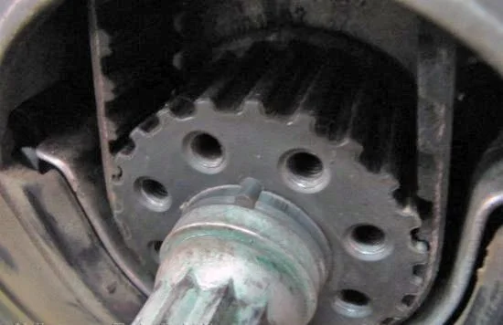 Replacing the Timing Belt and Injection Pump Belt on Audi A6 2.5 TDI V6