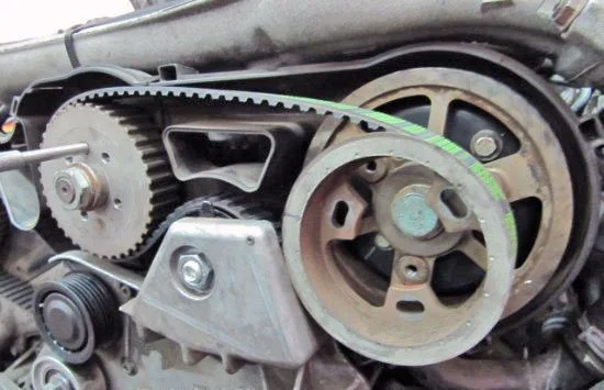 Replacing the Timing Belt and Injection Pump Belt on Audi A6 2.5 TDI V6