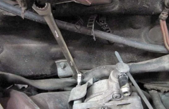 Replacing the Timing Belt and Injection Pump Belt on Audi A6 2.5 TDI V6