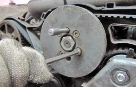 Replacing the Timing Belt and Injection Pump Belt on Audi A6 2.5 TDI V6