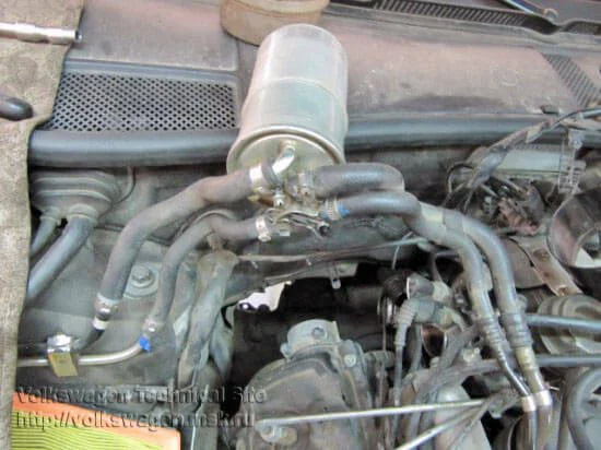 Replacing the Timing Belt and Injection Pump Belt on Audi A6 2.5 TDI V6