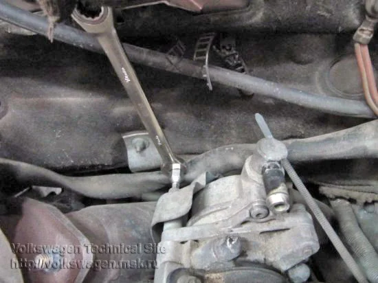 Replacing the Timing Belt and Injection Pump Belt on Audi A6 2.5 TDI V6
