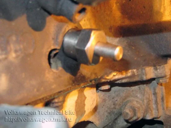 Replacing the Timing Belt and Injection Pump Belt on Audi A6 2.5 TDI V6