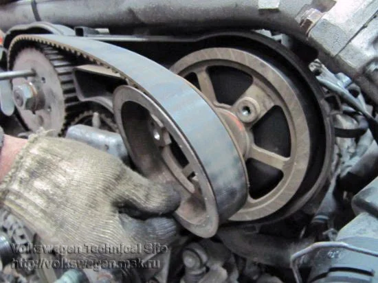 Replacing the Timing Belt and Injection Pump Belt on Audi A6 2.5 TDI V6