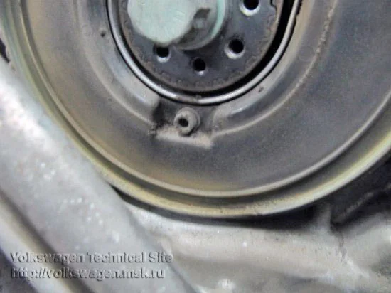 Replacing the Timing Belt and Injection Pump Belt on Audi A6 2.5 TDI V6