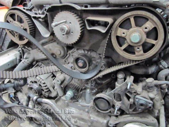 Replacing the Timing Belt and Injection Pump Belt on Audi A6 2.5 TDI V6