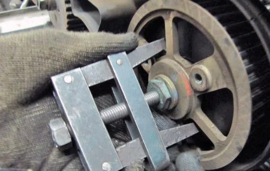 Replacing the Timing Belt and Injection Pump Belt on Audi A6 2.5 TDI V6