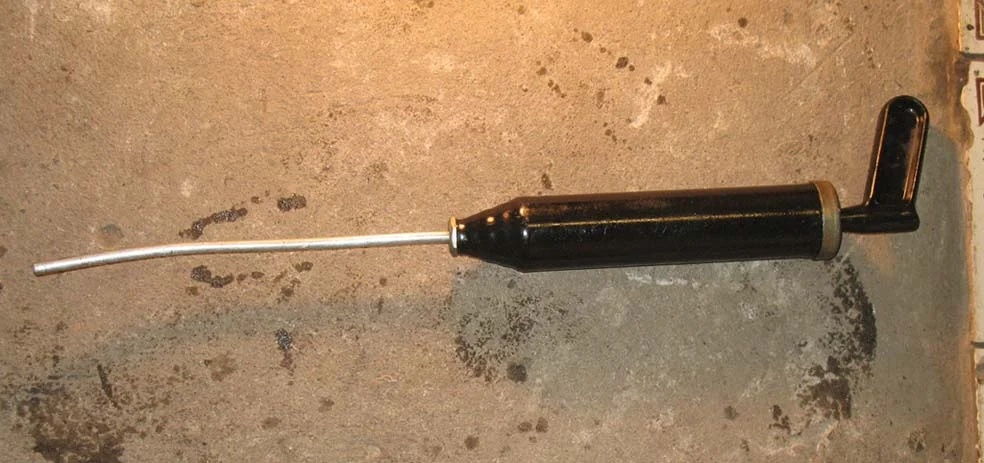 шприц для замены масла в КПП