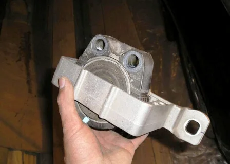 опора двигателя Форд Фокус 2 Опора двигателя Форд Фокус 2