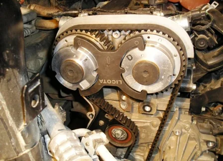 установка бабочки муфт Форд Фокус 2 Бабочка-фиксатор муфт Форд Фокус 2