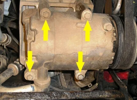 болты крепления компрессора Компрессор кондиционера Ford Focus 2