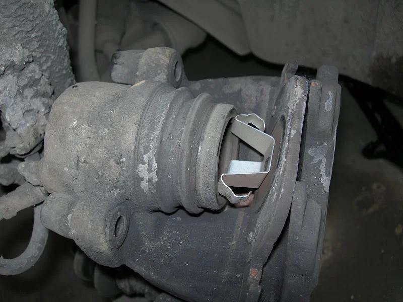 снятие внутренней колодки на Ford Focus 2