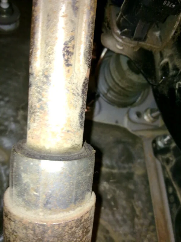 верхний болт крепления педали сцепления