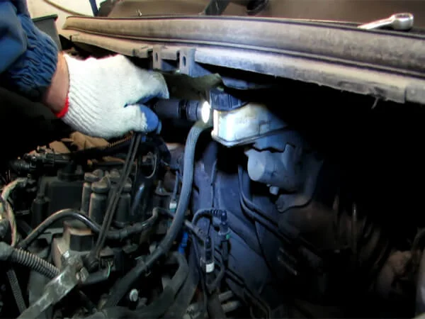 откачиваем тормозную жидкость