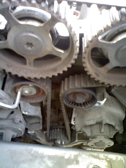 снятие натяжного ролика двигателя Форд Фокус