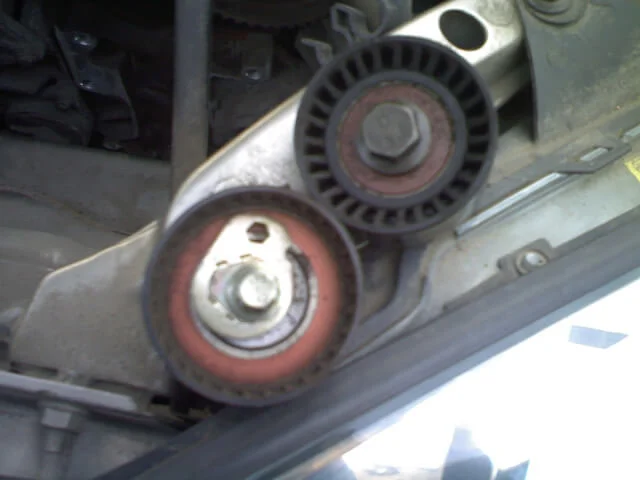 натяжной ролик ремня ГРМ двигателя Zeteс 1,8 л