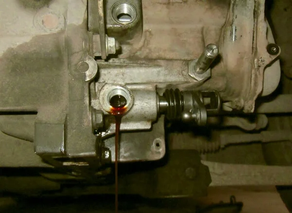 Слив масла с МКПП Форд Фокус 2 Слив масла с МКПП Форд Фокус 2