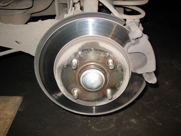 суппорт задних тормозных колодок Ford Focus 2