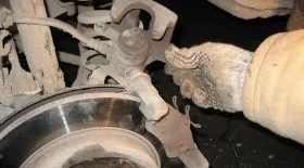 Замена задних тормозных колодок Ford Focus 2