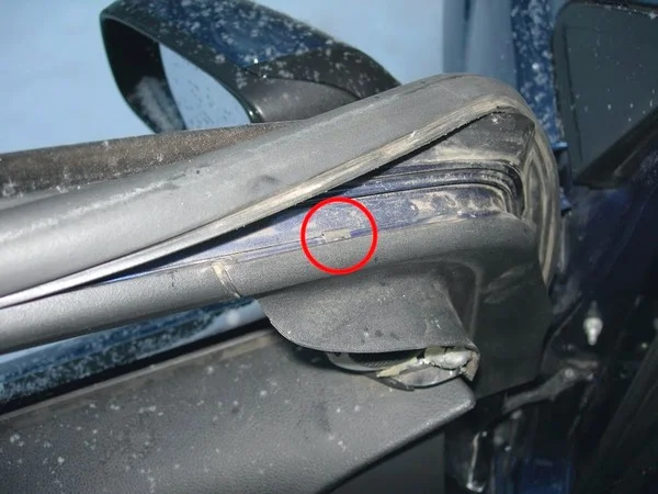 Removing the door seal trim Ford Focus 2