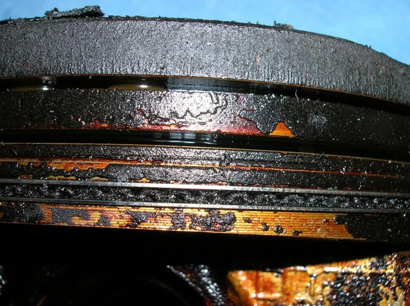 Отложения на поршне