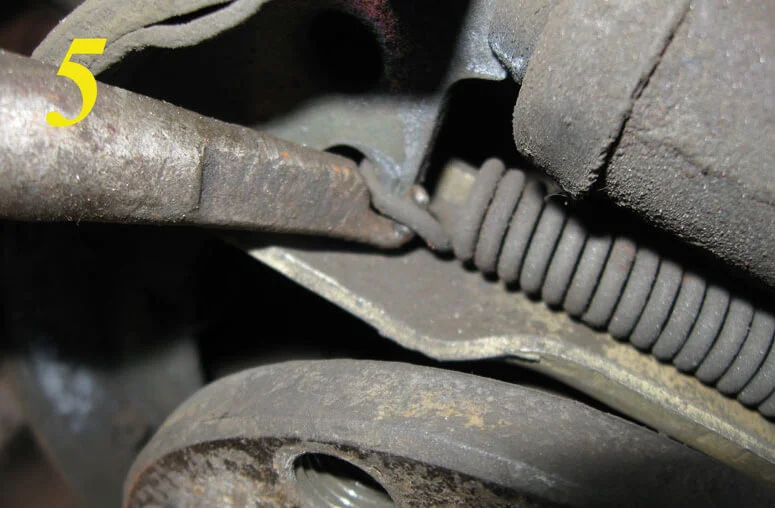 направляющие пружины тормозных колодок