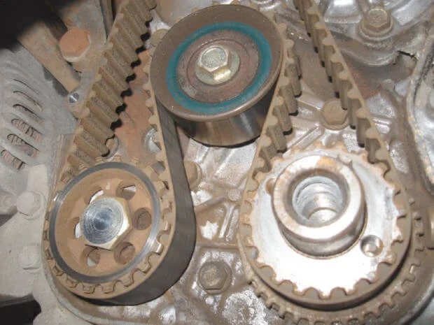 ГРМ Toyota Corolla e110 вид снизу ГРМ Toyota Corolla e110