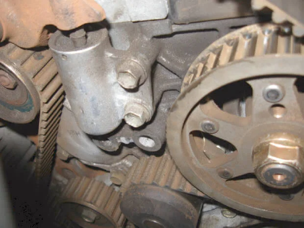 снятие ремня ГРМ Toyota Corolla e11 Снятие ремня ГРМ Toyota Corolla e11