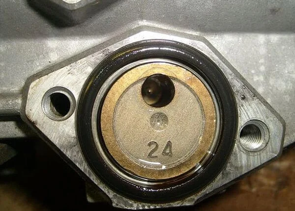 Плунжер клапана автомата опережения впрыска