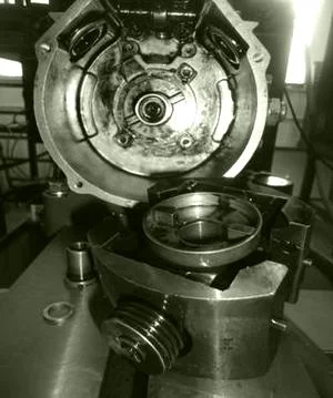 Регулировка осевого хода муфты грузов Регулировка осевого хода муфты грузов