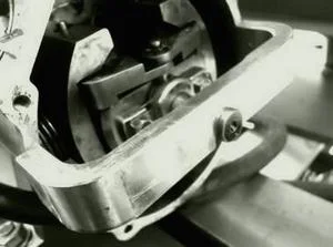 Регулировка выступания скользящего болта Регулировка скользящего болта