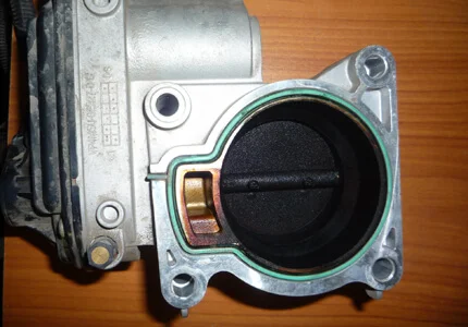 Throttle body covered in carbon deposits