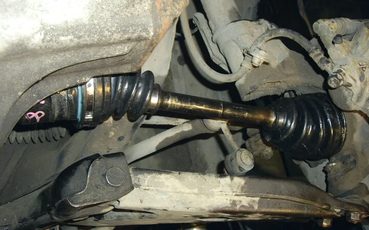 Как снять приводной вал и поменять ШРУС на Королле