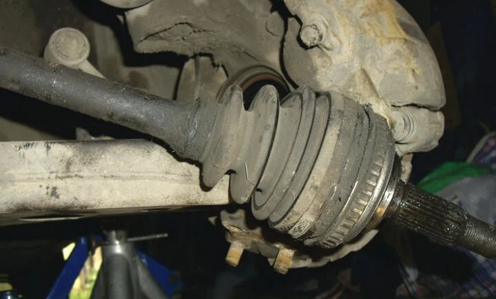 Снятие приводного вала Тойота Королла Е110, Е120, Е150