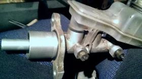 Замена тормозного цилиндра Шевроле Авео T300