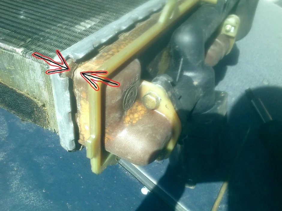 лопнул бачек отопителя