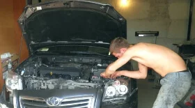 Регулировка фар Toyota Avensis