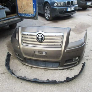 Замена переднего бампера Toyota Avensis