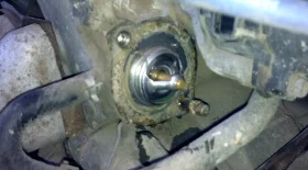 Замена термостата Mazda Demio